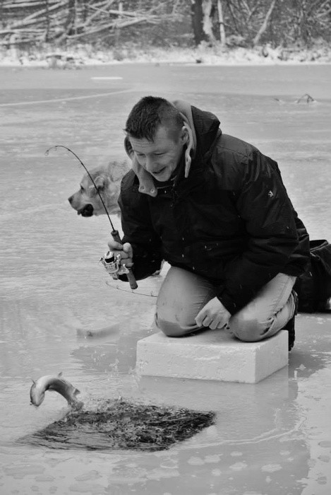 Když rybář vrtá led